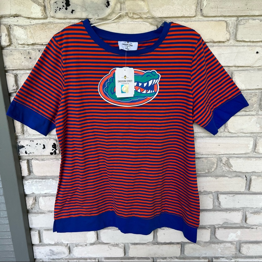 Gator stripe top with front gator head logo